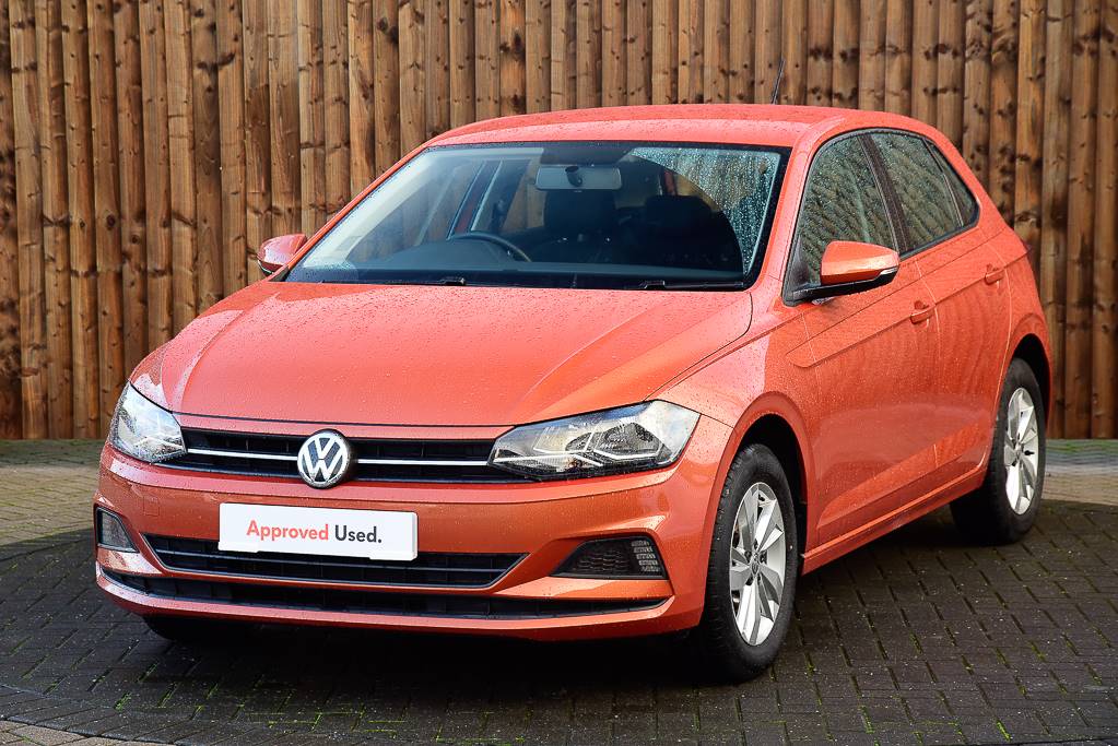 Volkswagen polo orange