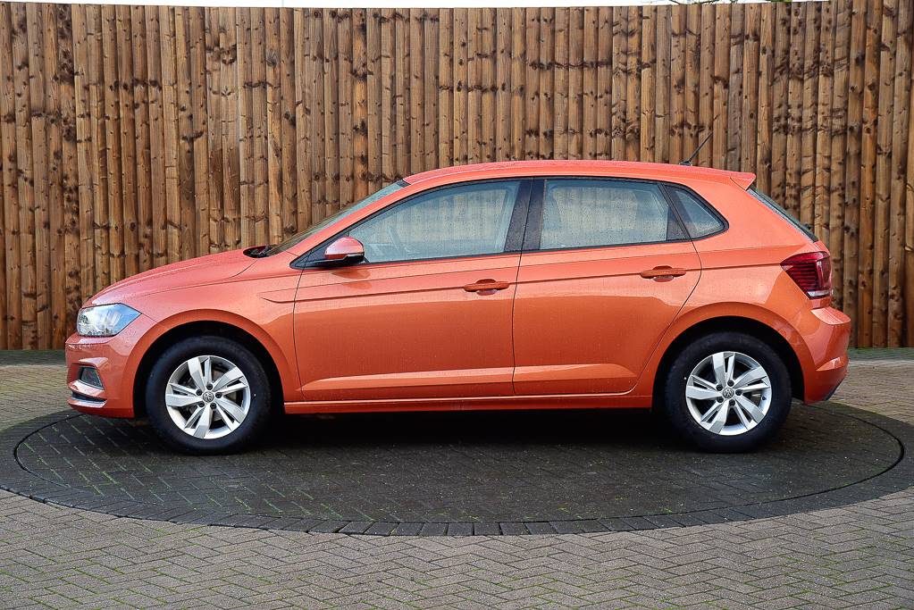 Volkswagen polo orange