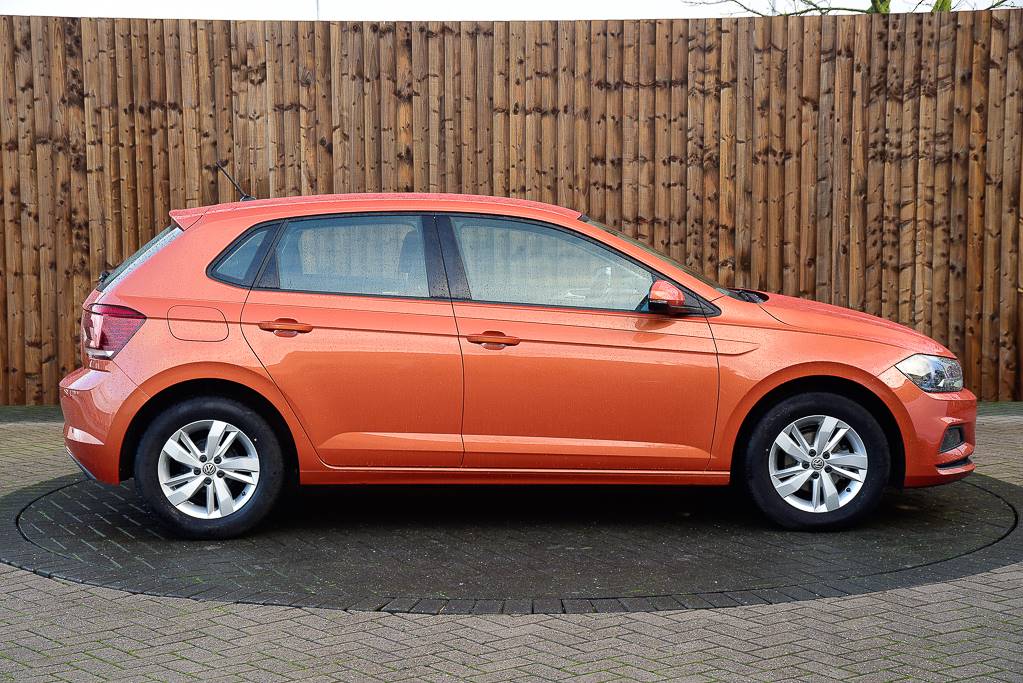 Volkswagen polo orange